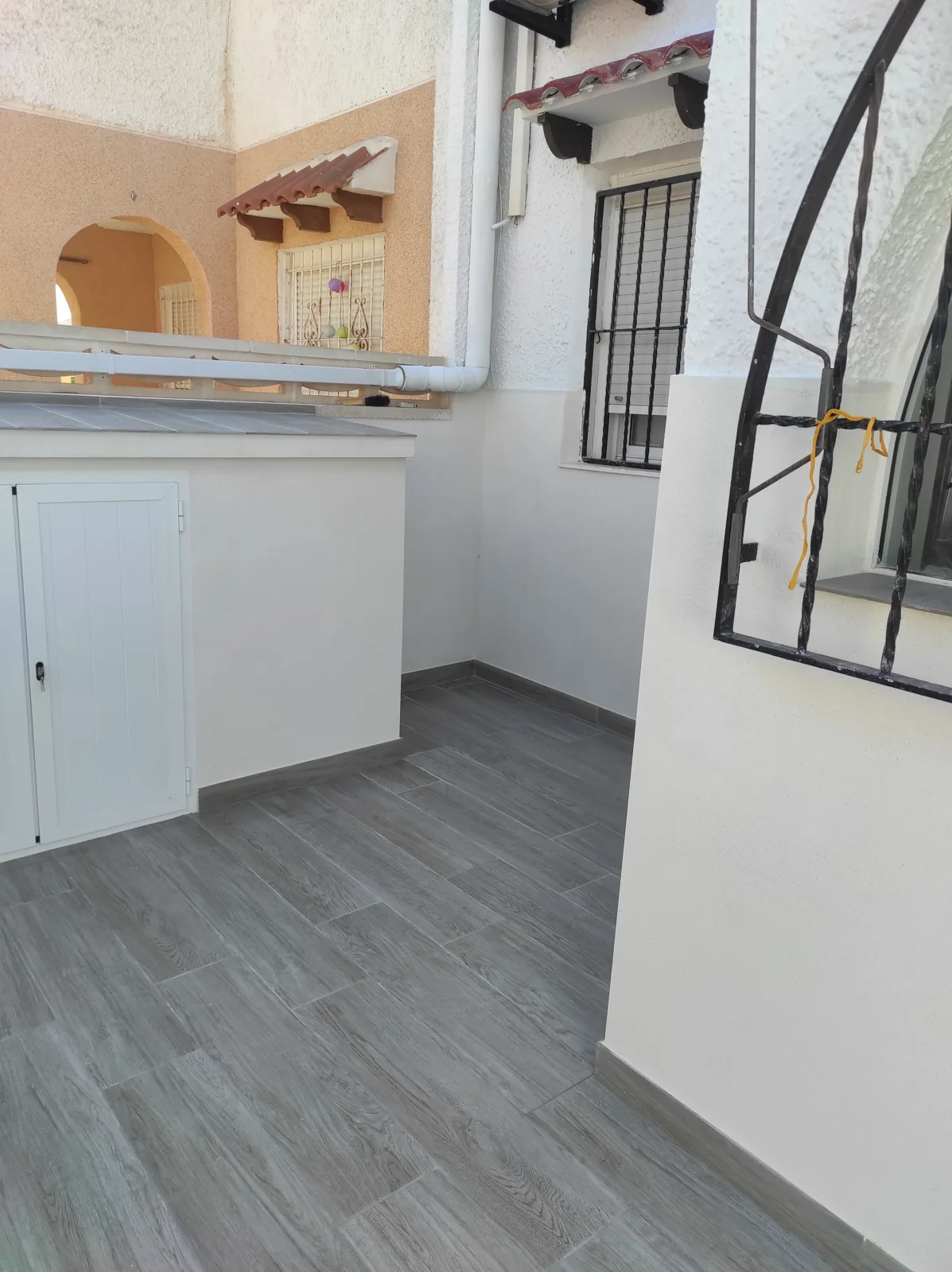 Solarium con acabado en porcelánico